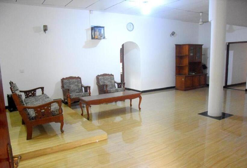 פנסיון Senasuma Family Rest