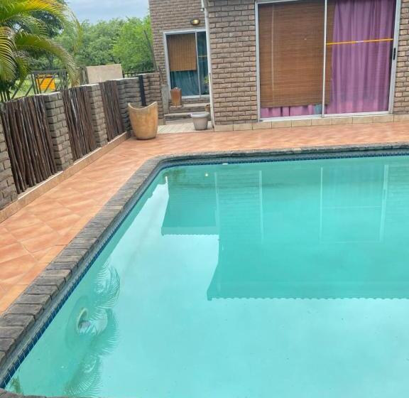 Пансион Serengeti Sands Guesthouse