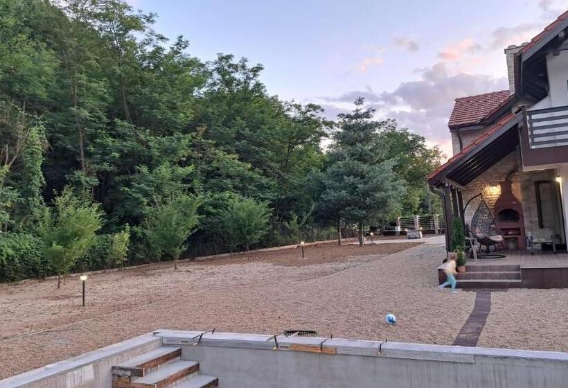 Pensiunea Crenguța Fermecată