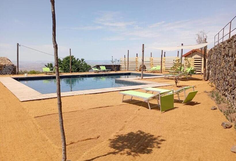 אתר נופש Podere Dell Etna Segreta   Essential Nature