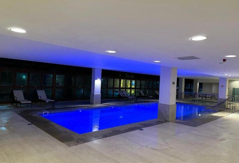 Suíte Vista Azul Frente Para Pedra Azul