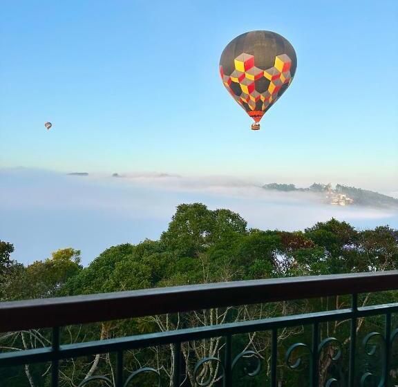 Suíte Vista Azul Frente Para Pedra Azul