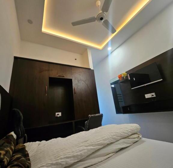 The Pinak Hotel And Restaurant