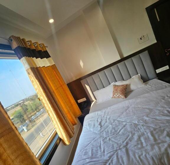 The Pinak Hotel And Restaurant