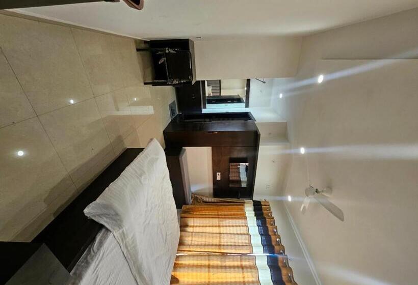 The Pinak Hotel And Restaurant