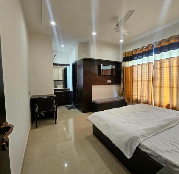 The Pinak Hotel And Restaurant