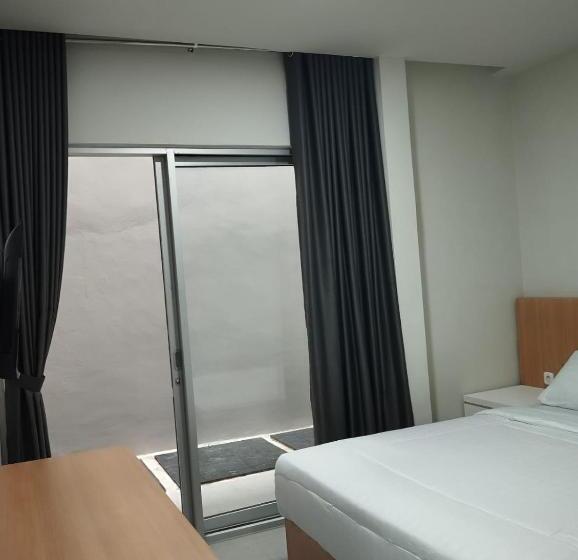 הוסטל Djuragan Kamar Gatsu