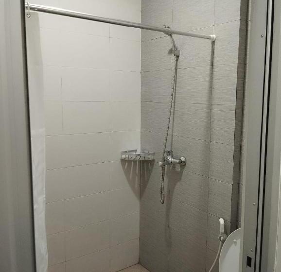 הוסטל Djuragan Kamar Gatsu