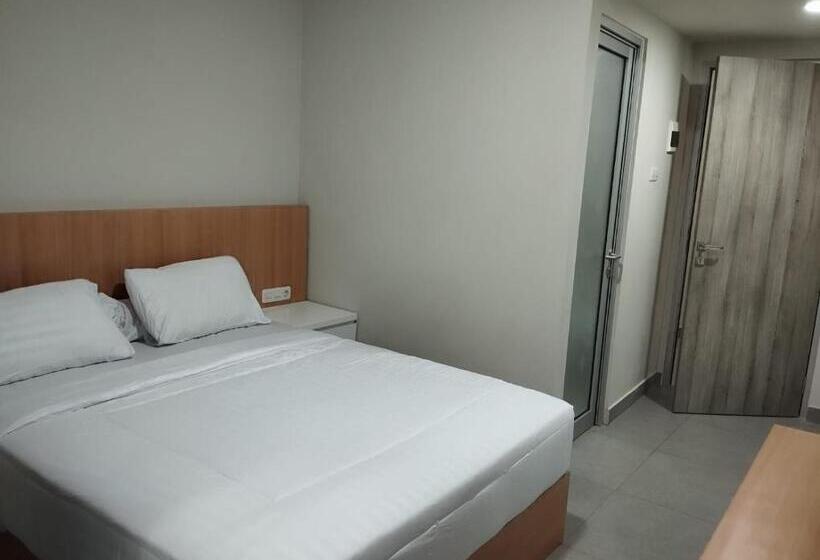 הוסטל Djuragan Kamar Gatsu