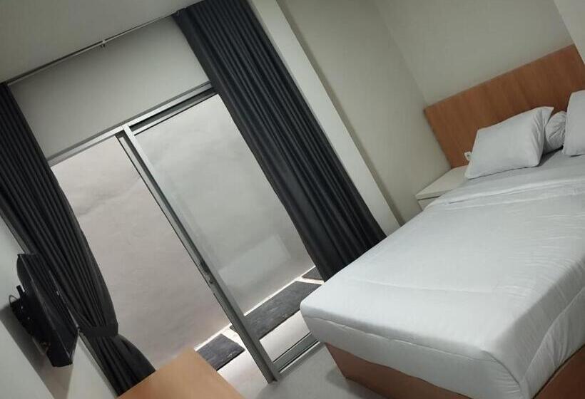 הוסטל Djuragan Kamar Gatsu