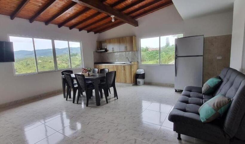 הוסטל Hospedaje Villa Samara