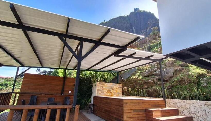 הוסטל Hospedaje Villa Samara