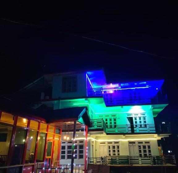 فندق صغير Hostin, Tosh