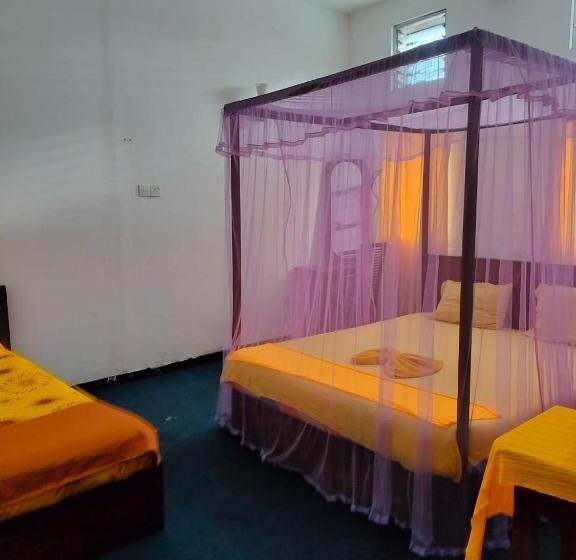 Aqua Beach Hostel