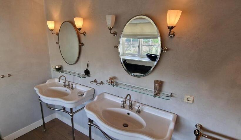 تختخواب و صبحانه Amsterdam Mansion   The Studio