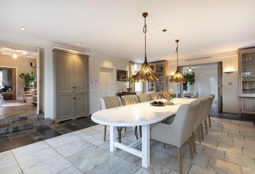 تختخواب و صبحانه Amsterdam Mansion   The Studio