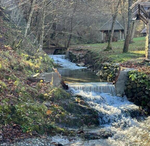 تختخواب و صبحانه Bjelasnica Villa Treskina Dvorišta Apartmani Izletište Ribnjak