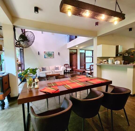 住宿加早餐  Cozy Luxury Room With Balcony View !