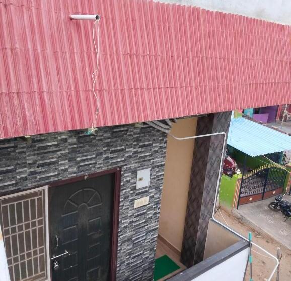 مبيت وإفطار Selvalaxmi Restaurant And Lodge