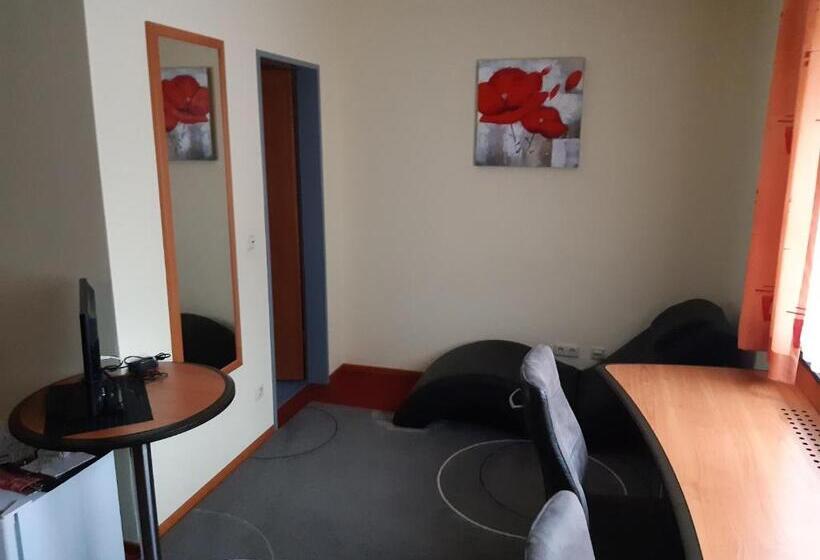 The Lodge Hotel By American Ease Grafenwoehr