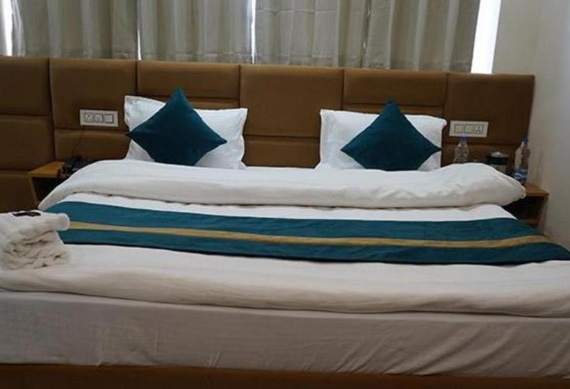 Fabhotel Flying Kiwi