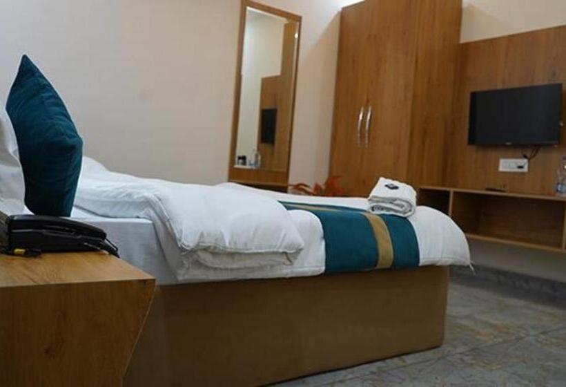 Fabhotel Flying Kiwi