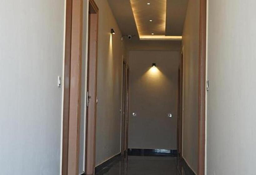 Fabhotel Flying Kiwi