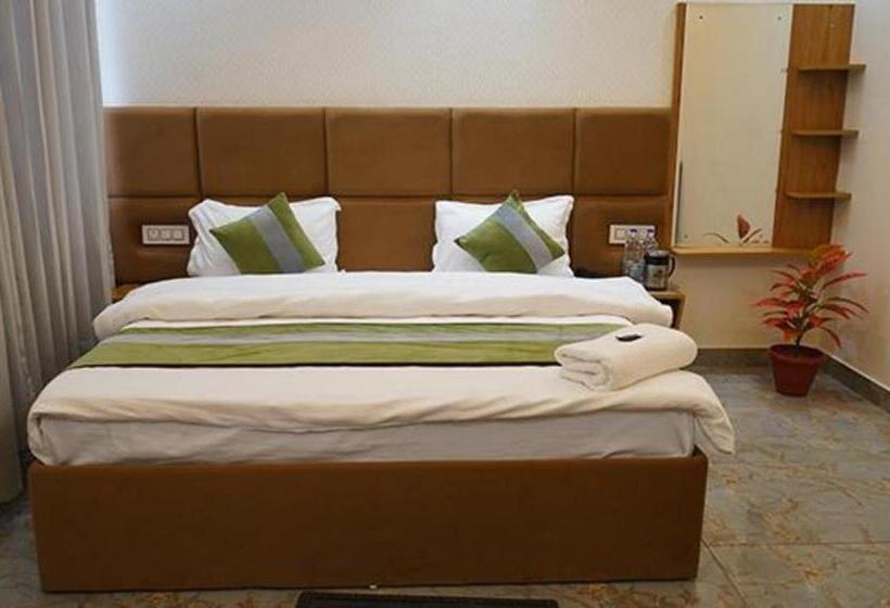 Fabhotel Flying Kiwi