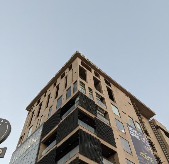 فندق All Starr Club