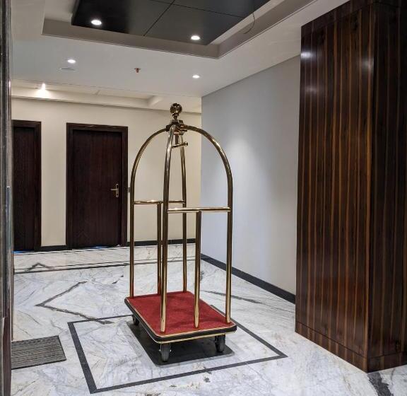 فندق All Starr Club