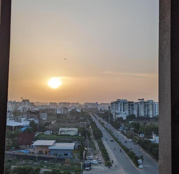 فندق All Starr Club