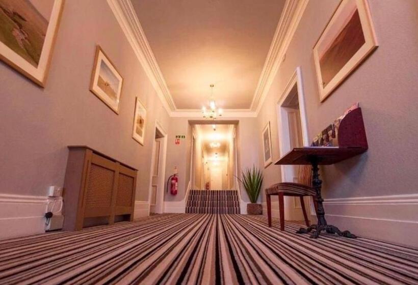 בית מלון כפרי Armstrong Manor