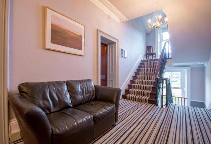 בית מלון כפרי Armstrong Manor