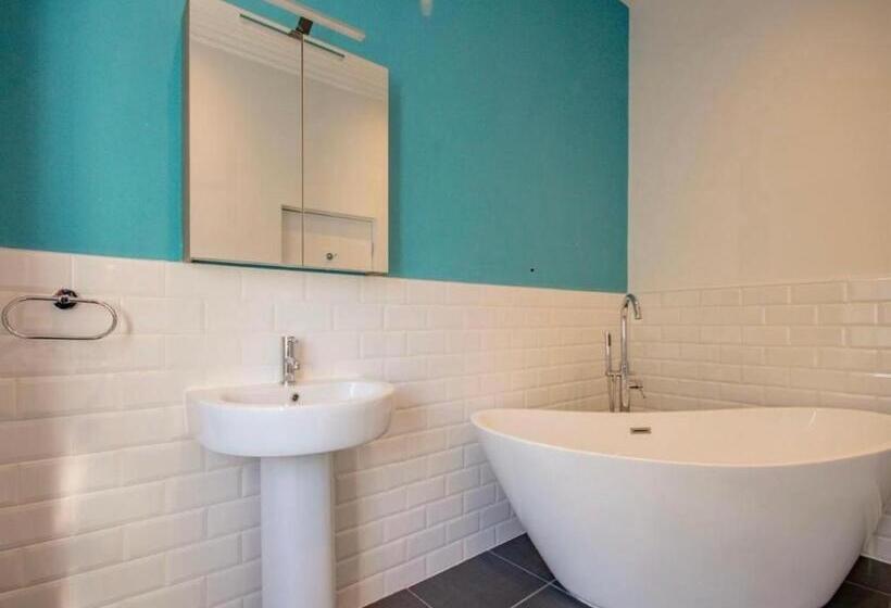 בית מלון כפרי Armstrong Manor