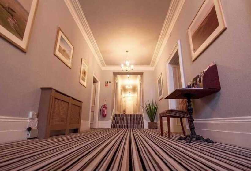 בית מלון כפרי Armstrong Manor