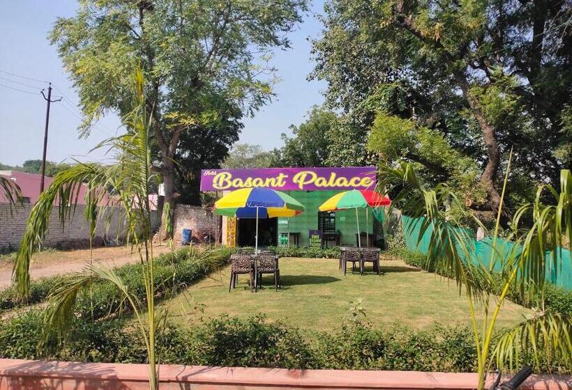 ホテル Basant Palace