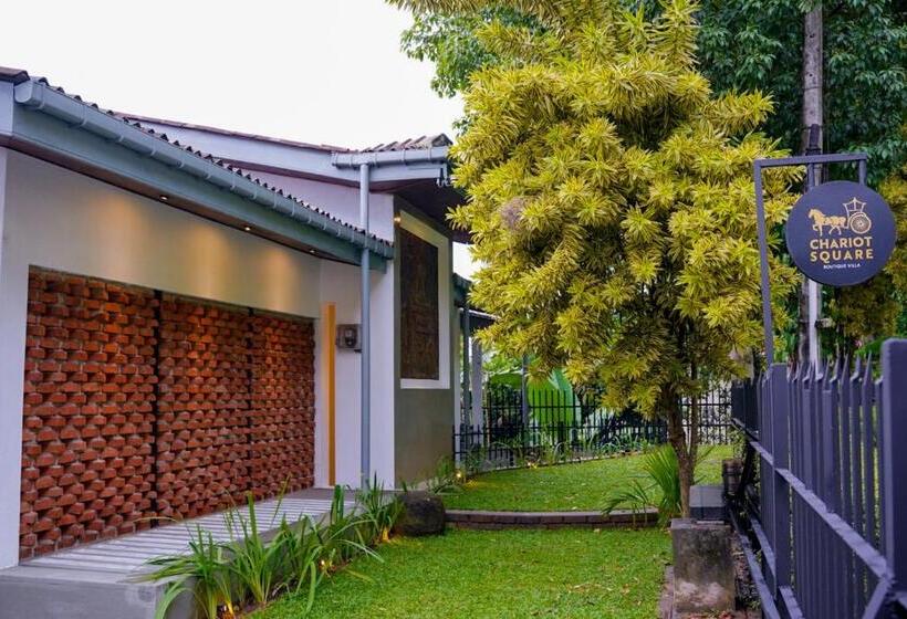 호텔 Chariot Square