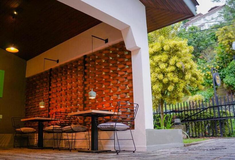 호텔 Chariot Square