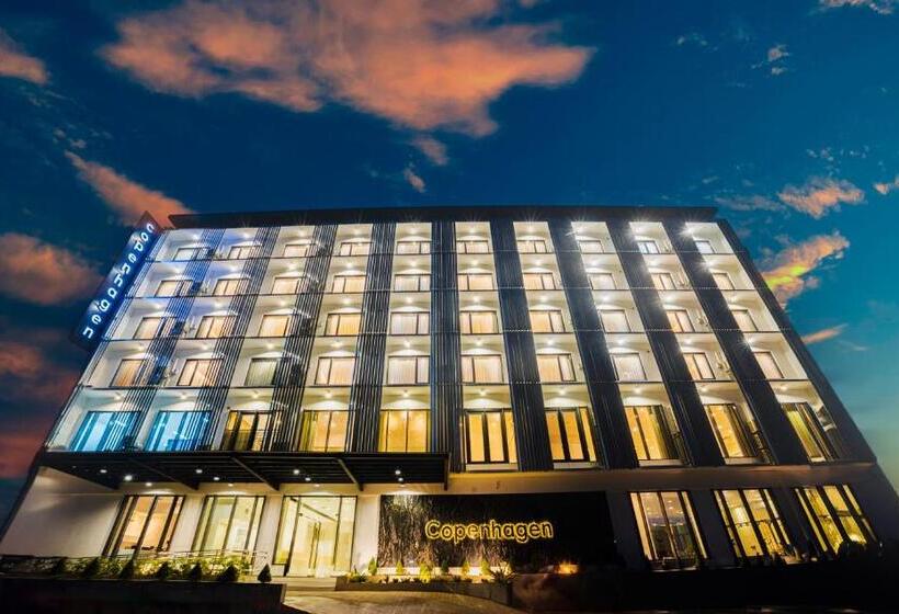 هتل Copenhagen Residences   Ormoc