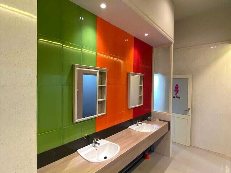 فنادق الكبسولة Autumn Living