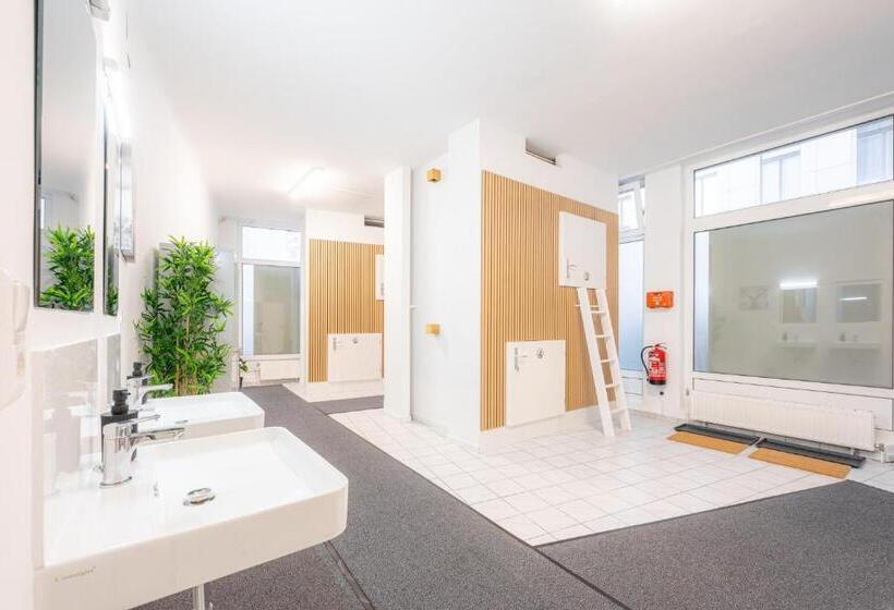 هتل کپسول Robin Wood Apartment