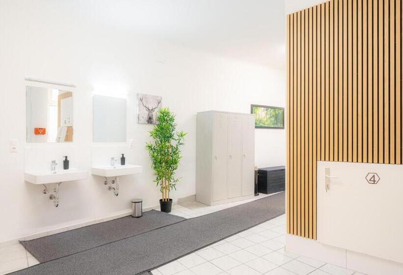 هتل کپسول Robin Wood Apartment