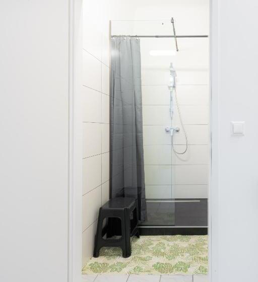 هتل کپسول Robin Wood Apartment