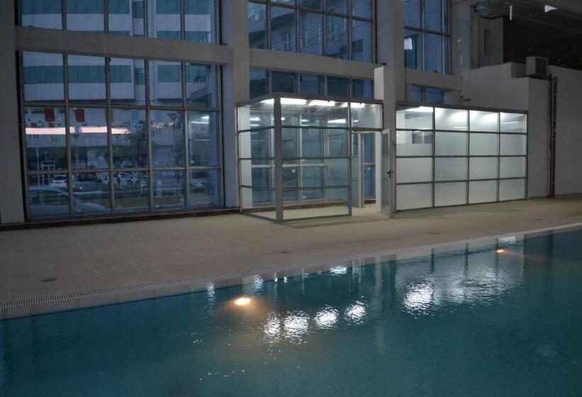 هتل De La Vallée