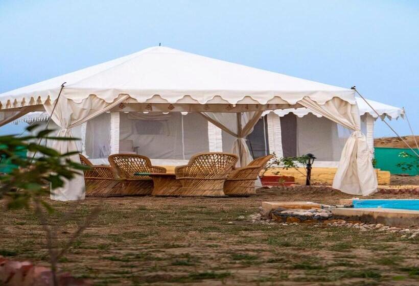 בית מלון כפרי Desert Trails Khuri