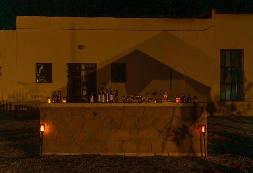 בית מלון כפרי Desert Trails Khuri