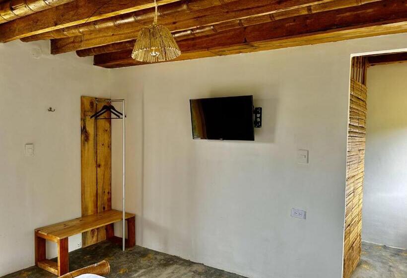 בית מלון כפרי Finca El Manantial Isnos