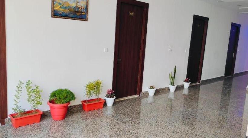 Отель Fine Shelter