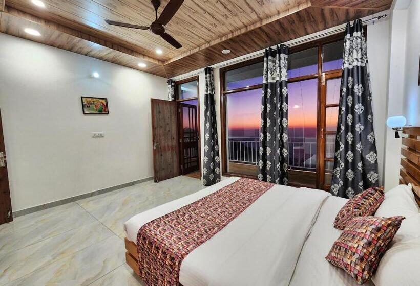 Отель Him Hilton Luxury