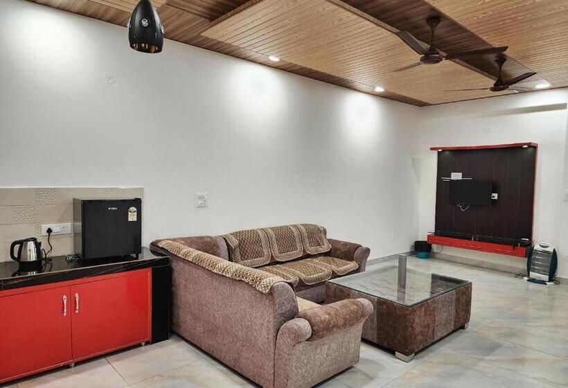 호텔 Him Hilton Luxury